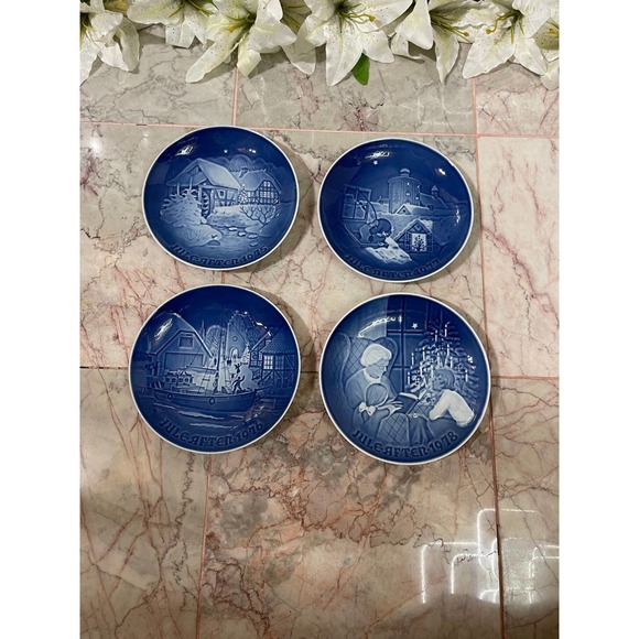 Royal Copenhagen Other - B&G plates set Christmas 1975-1978